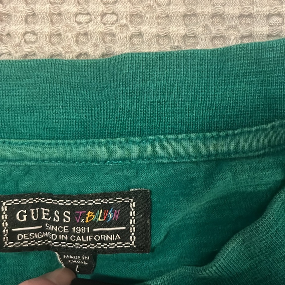Guess J Balvin Retro Colorblock Distressed Red Green Gold Yellow Mens T Shirt L - Picture 6 of 8